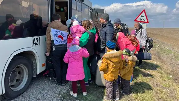 Un grupo de niños ucranianos saliendo del país Un grupo de niños ucranianos saliendo del país