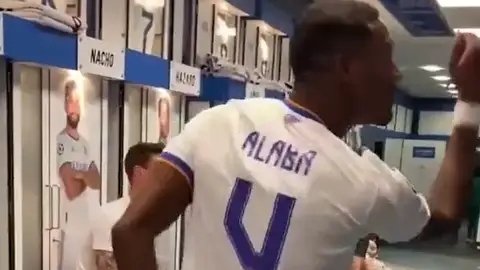 Alaba, bailando en el vestuario del Madrid Alaba, bailando en el vestuario del Madrid