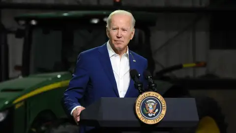 Biden describe la guerra en Ucrania como "genocidio" Biden describe la guerra en Ucrania como "genocidio"