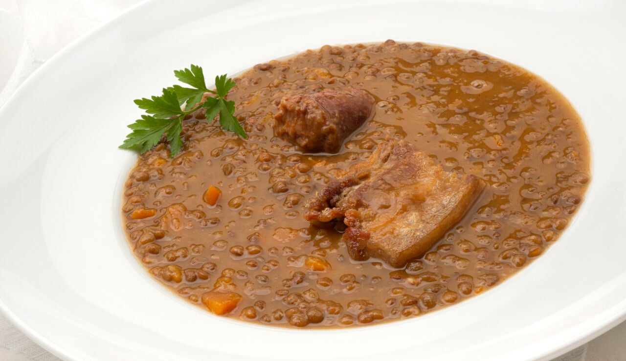Deliciosa receta de Arguiñano: lentejas con chorizo y panceta 