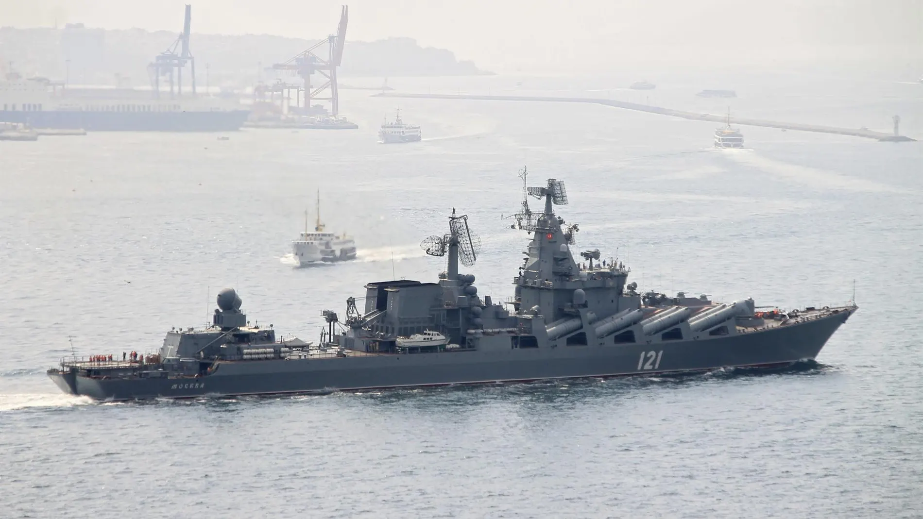 El crucero de misiles Moskvá, buque insignia de la Armada rusa