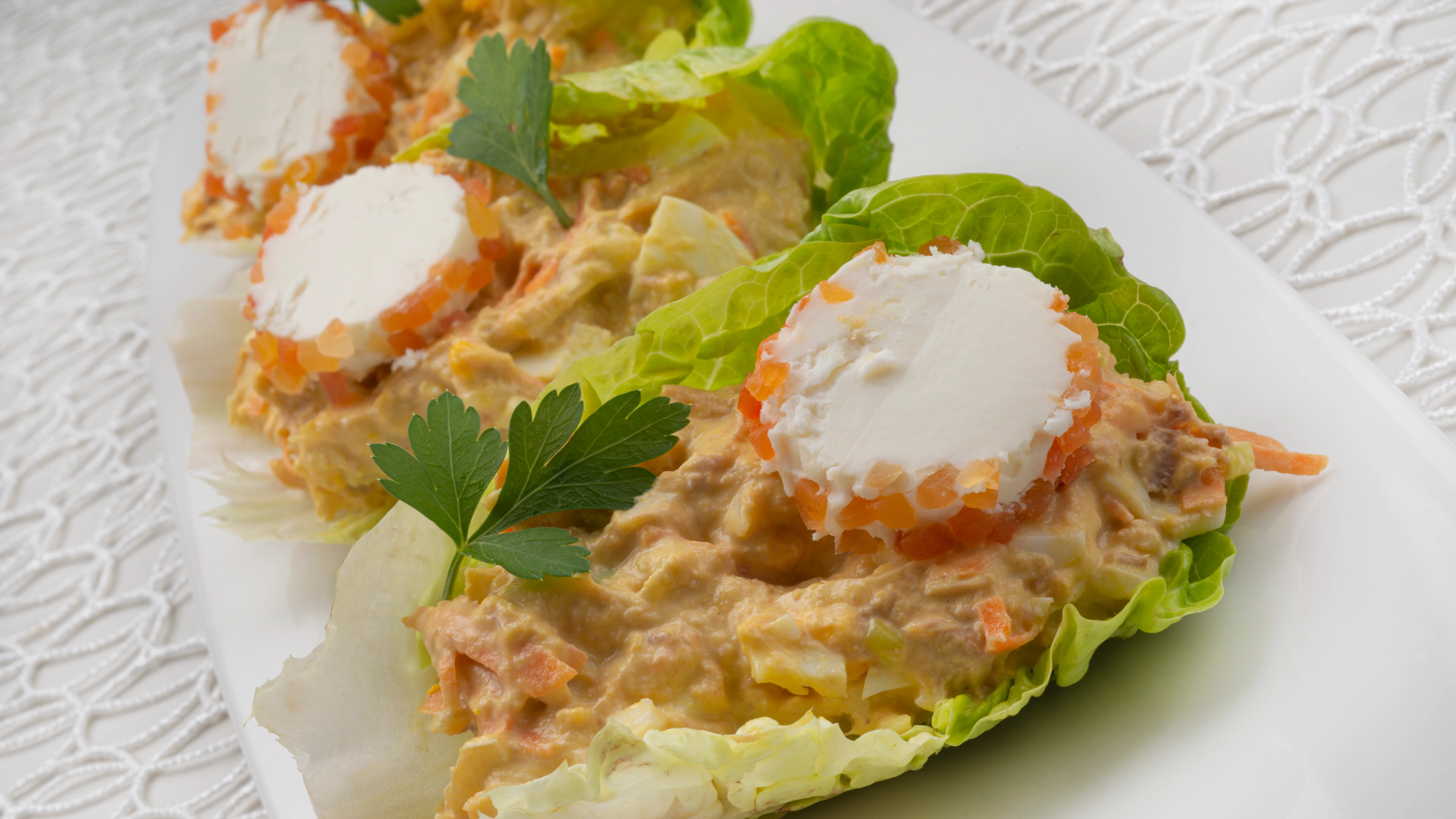 La deliciosa receta de cogollos con ensaladilla y queso de Arguiñano