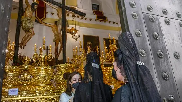 "La madrugá" vuelve a Sevilla tras dos años de restricciones por el coronavirus "La madrugá" vuelve a Sevilla tras dos años de restricciones por el coronavirus