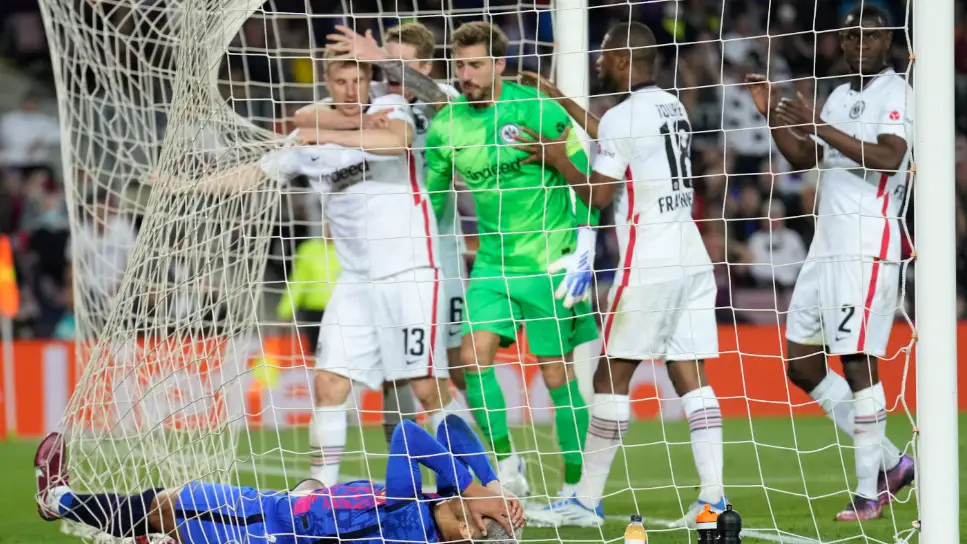 El Eintracht asalta el Camp Nou y elimina al Barcelona de la Europa League El Eintracht asalta el Camp Nou y elimina al Barcelona de la Europa League