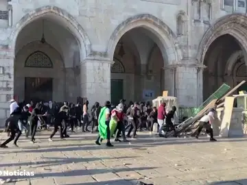 Al menos 156 heridos en enfrentamientos en la Explanada de las Mezquitas de Jerusalén Al menos 156 heridos en enfrentamientos en la Explanada de las Mezquitas de Jerusalén