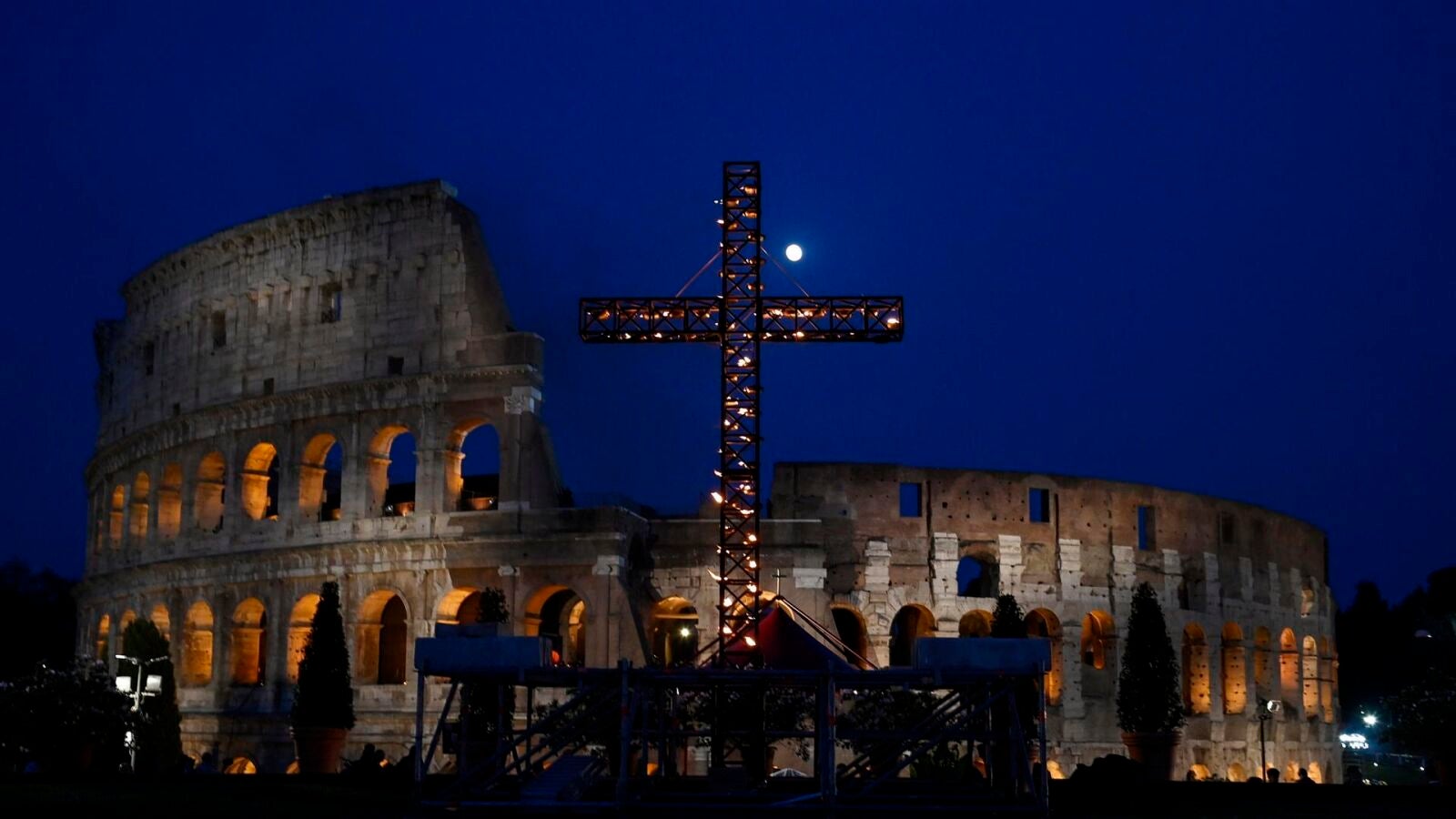 El papa Francisco vuelve a oficiar el Via Crucis en el Coliseo tras dos años suspendido por la pandemia
