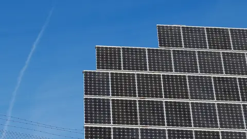 Vista de unas placas solares en un parque fotovoltaico. Vista de unas placas solares en un parque fotovoltaico.