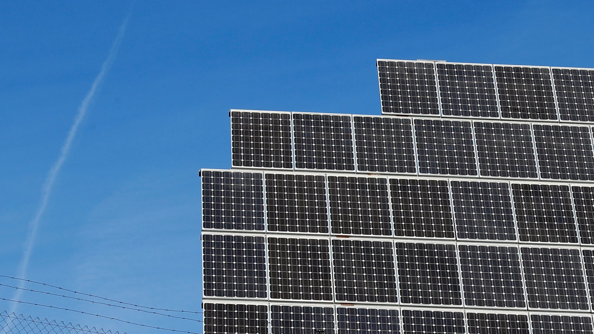 Vista de unas placas solares en un parque fotovoltaico. 