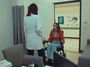 El tenso reencuentro entre Derin y Asya tras el accidente: “Sé que has vuelto porque todavía no has olvidado a Volkan” El tenso reencuentro entre Derin y Asya tras el accidente: “Sé que has vuelto porque todavía no has olvidado a Volkan”