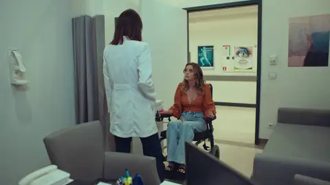 El tenso reencuentro entre Derin y Asya tras el accidente: “Sé que has vuelto porque todavía no has olvidado a Volkan” El tenso reencuentro entre Derin y Asya tras el accidente: “Sé que has vuelto porque todavía no has olvidado a Volkan”