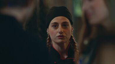 Nil, decepcionada al descubrir que Selçuk tiene una nueva novia 