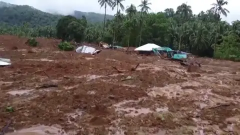 La tormenta tropical 'Megi' deja 172 muertos y 110 desaparecidos en Filipinas La tormenta tropical 'Megi' deja 172 muertos y 110 desaparecidos en Filipinas
