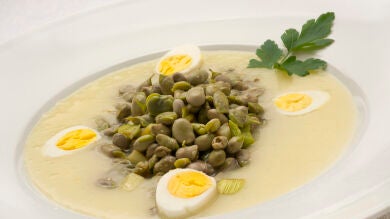 Elimina los excesos de Semana Santa con esta receta saludable de Arguiñano: habitas salteadas con crema de patata