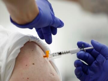 Sanidad abre la puerta a la cuarta dosis de la vacuna contra el coronavirus para la población general