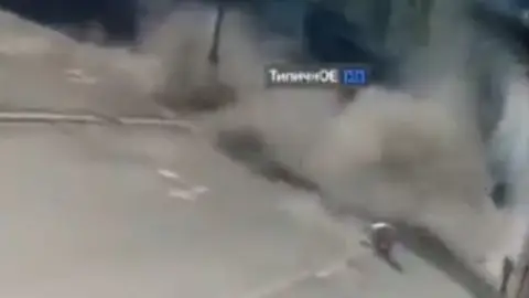 Se salva del impacto de dos misiles en Jarkvov Se salva del impacto de dos misiles en Jarkvov