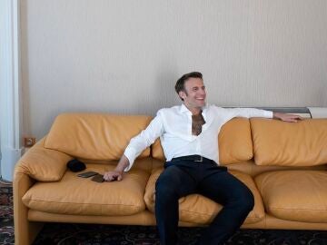 La desenfadada fotografía de Emmanuel Macron que genera revuelo en redes