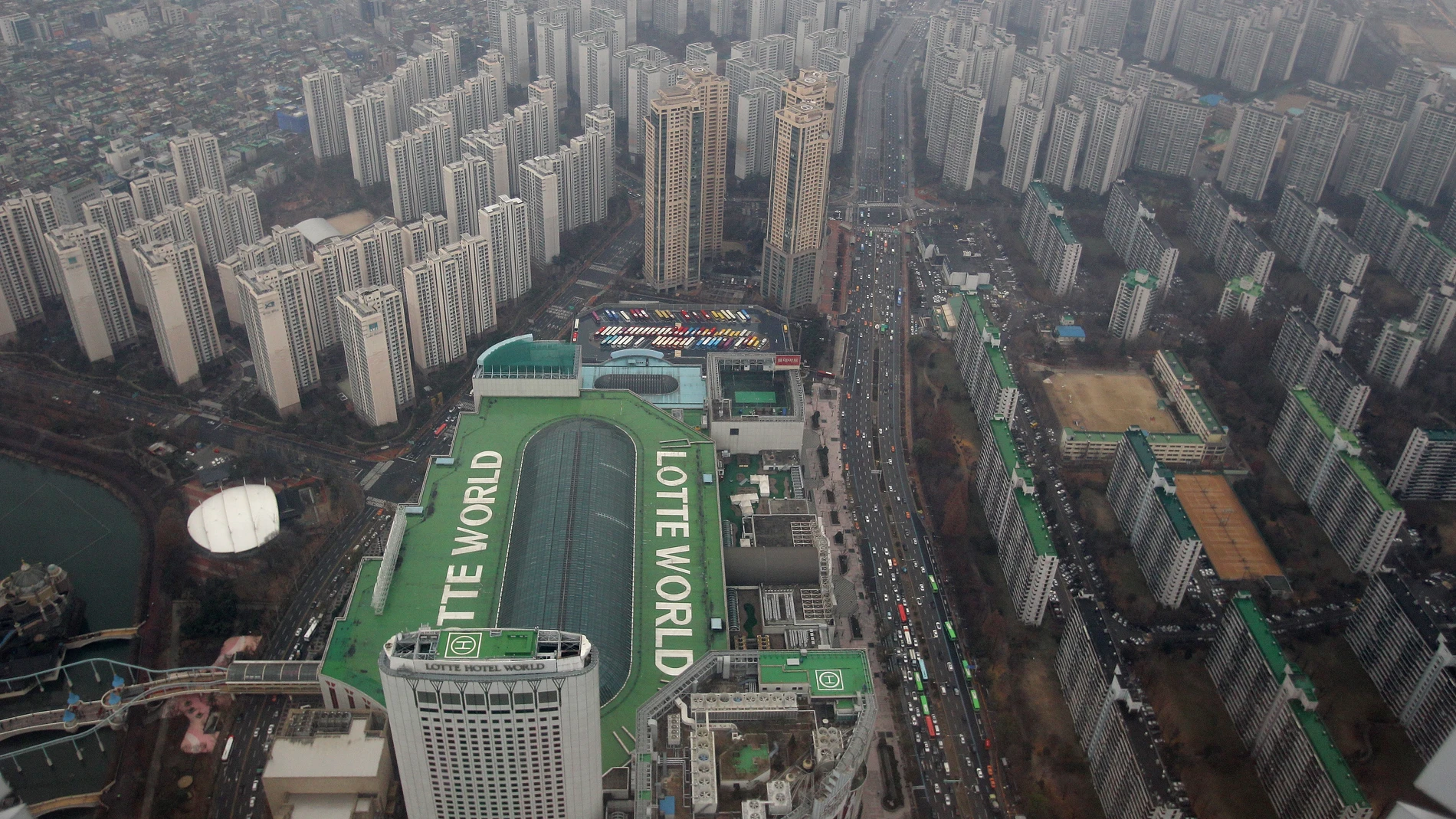 Así es la Sky Run, una maratón vertical escalando los casi 3.000 escalones de la Torre Lotte 