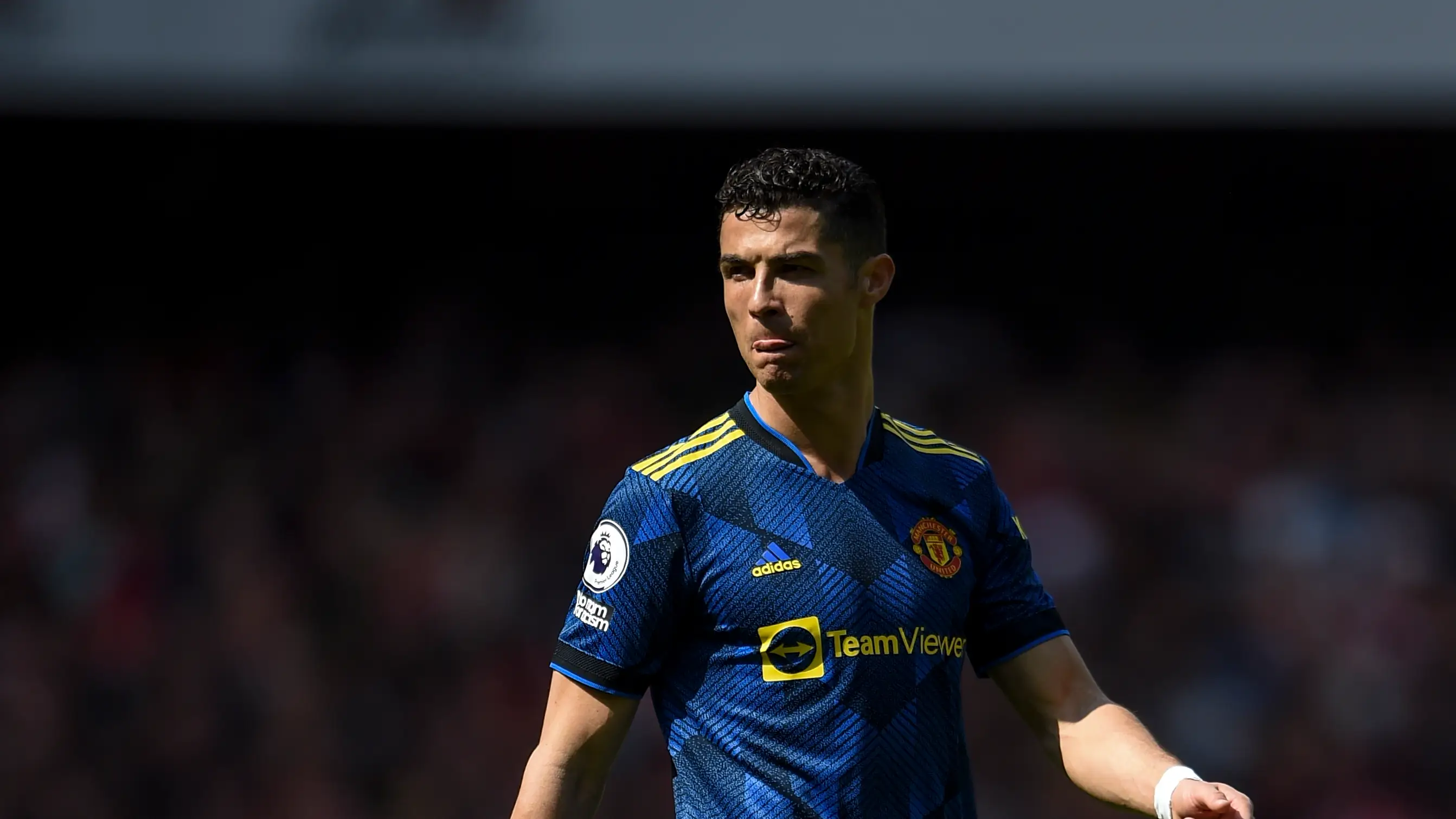 Cristiano Ronaldo le dedica el gol contra el Arsenal a su bebé fallecido en un Emirates que le aplaudió Cristiano Ronaldo le dedica el gol contra el Arsenal a su bebé fallecido en un Emirates que le aplaudió