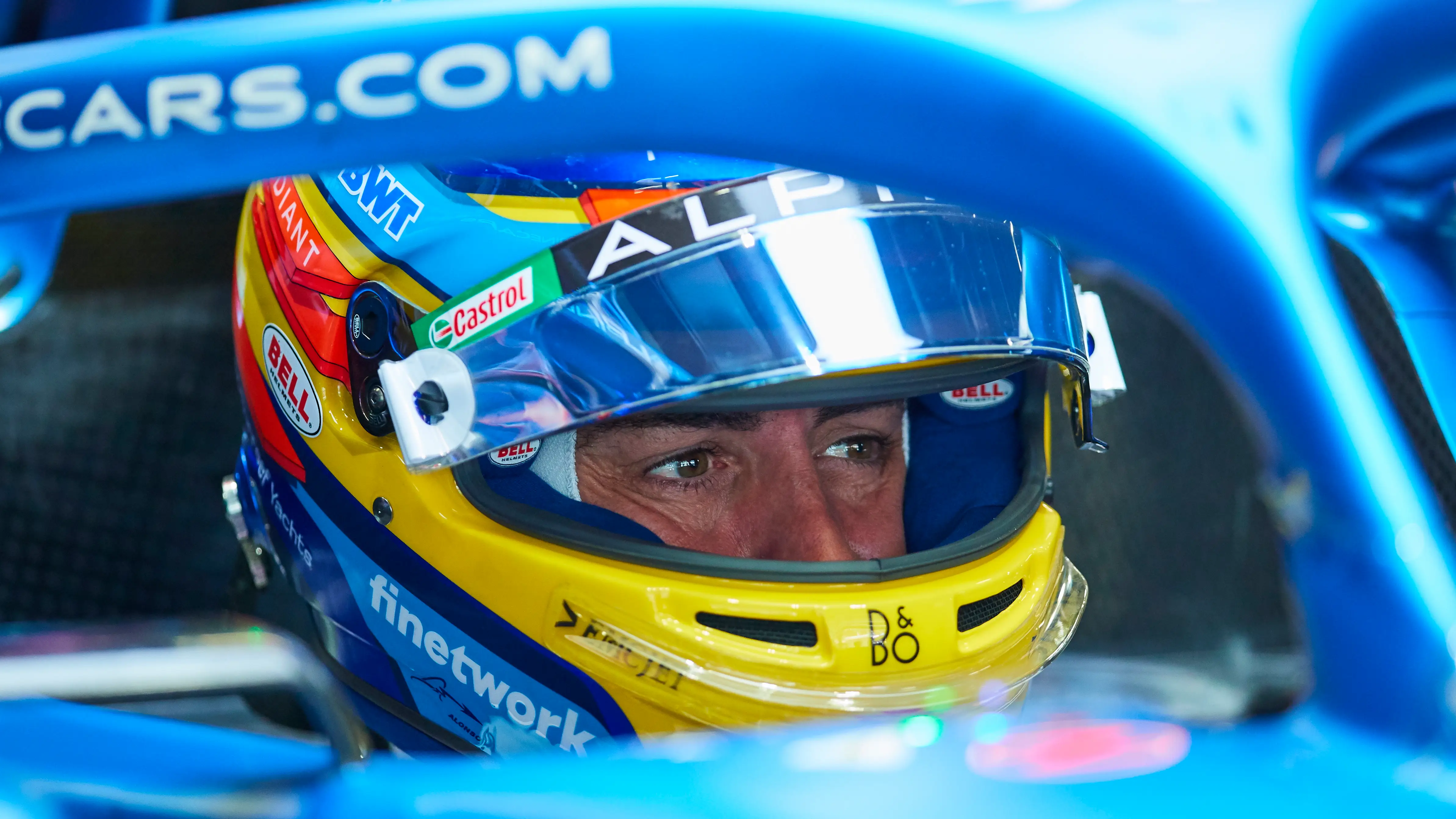 Alonso ironiza tras el abandono en Ímola: "Los coches son irrompibles y el mío se destruye por un toque" Alonso ironiza tras el abandono en Ímola: "Los coches son irrompibles y el mío se destruye por un toque"