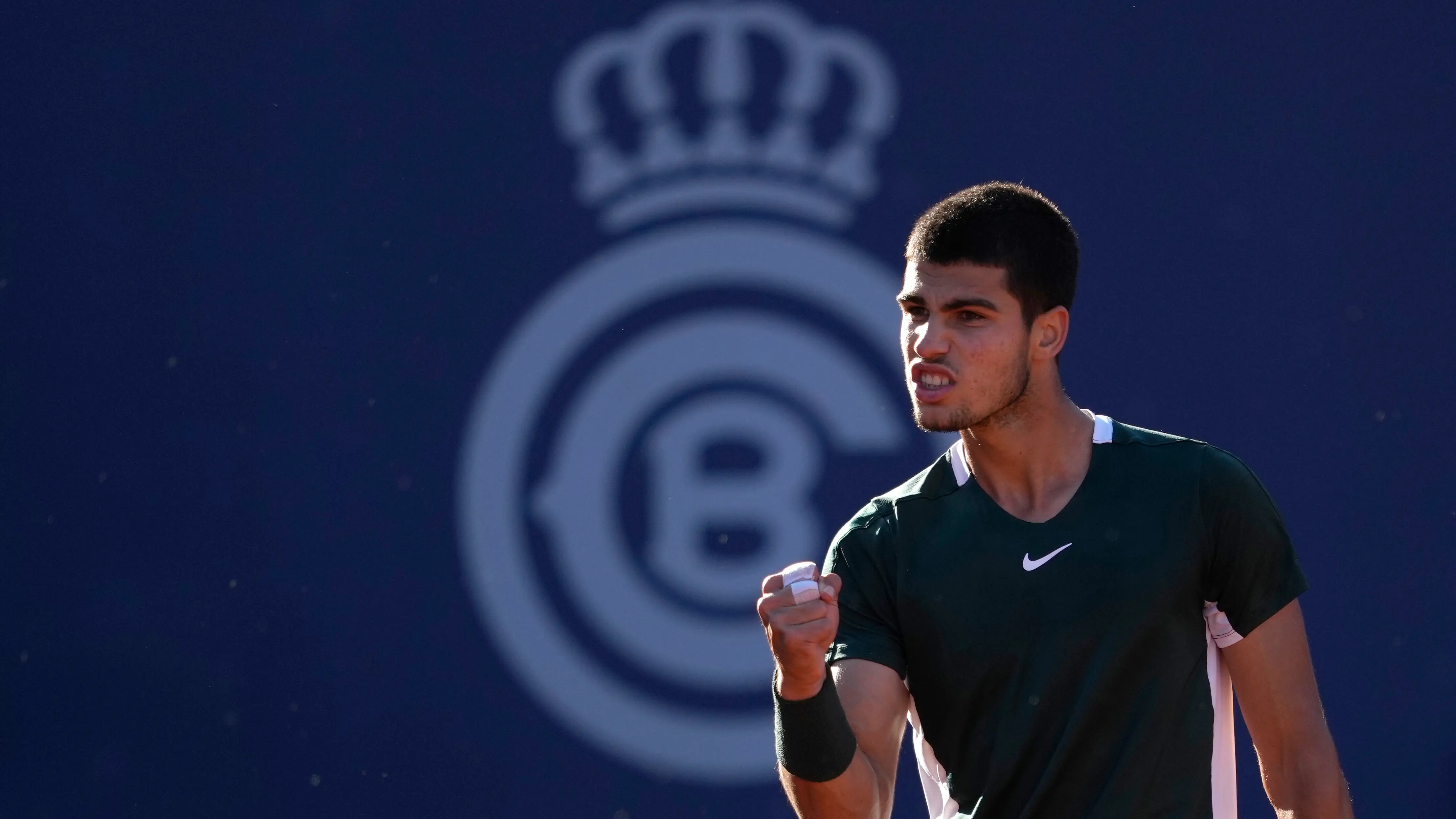 Alcaraz no se baja de la nube y conquista el Conde de Godó ante Carreño en un día para recordar Alcaraz no se baja de la nube y conquista el Conde de Godó ante Carreño en un día para recordar