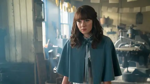 Claudia Jessie como Eloise Bridgerton Claudia Jessie como Eloise Bridgerton