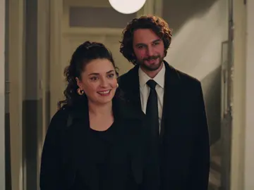 ¡Han llega a la cena de Gülben, acompañado de Ceylan, ante la sorpresa de todos!: ¿Cómo se lo tomará Rüya? ¡Han llega a la cena de Gülben, acompañado de Ceylan, ante la sorpresa de todos!: ¿Cómo se lo tomará Rüya?