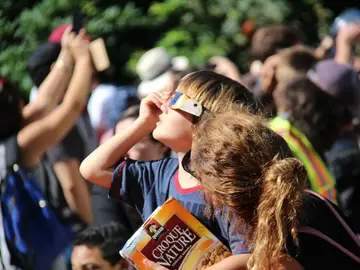 ¿Cómo afectan los eclipses solares a las personas? ¿Cómo afectan los eclipses solares a las personas?