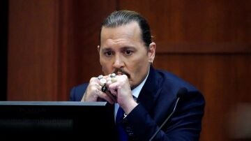 Johnny Depp, pensativo en el juicio contra Amber Heard