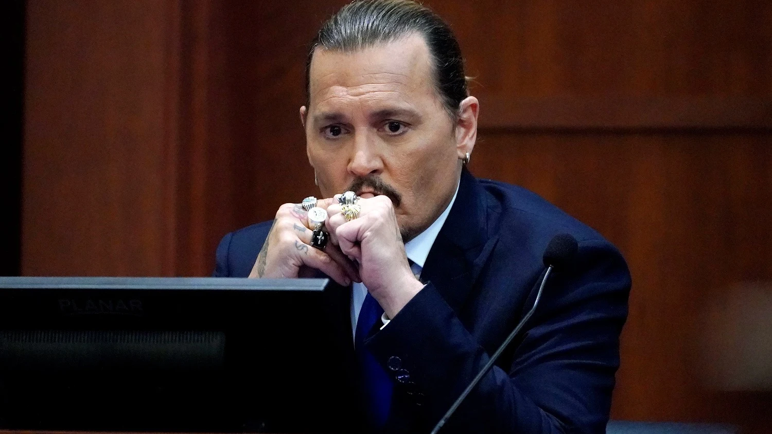 Johnny Depp, pensativo en el juicio contra Amber Heard