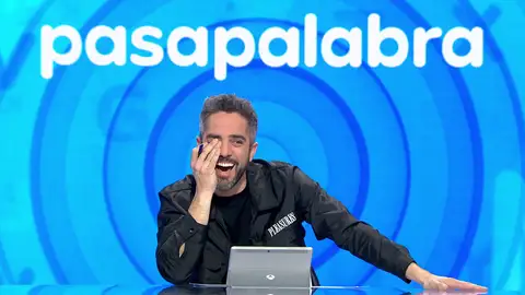 Momentazo en ‘Pasapalabra’: El chiste de Orestes sobre sus ligues… ¡que gusta a Roberto Leal! Mejores momentos | 26 de abril