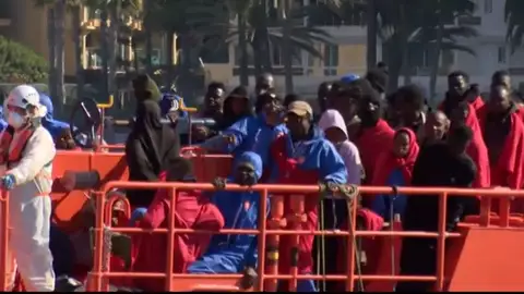 Trágico rescate de tres pateras al sur de Gran Canaria con 27 posibles fallecidos y 114 supervivientes Trágico rescate de tres pateras al sur de Gran Canaria con 27 posibles fallecidos y 114 supervivientes