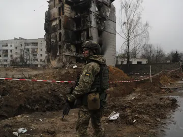 Soldado ucraniano en Borodianka. Soldado ucraniano en Borodianka.