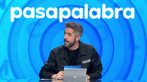 ¡Le hacen la cobra a Roberto Leal! El presentador se queda sin beso en ‘Pasapalabra’ Mejores momentos | 26 de abril