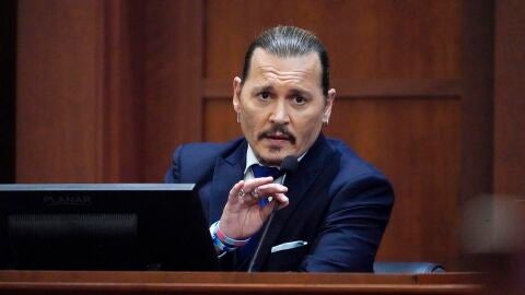 Johnny Depp asegura que él ha sido víctima de violencia doméstica durante su relación con Amber Heard
