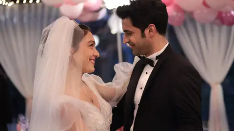 Qué viva el amor! No te pierdas las inéditas fotografías de la boda de Gülben y Esat Qué viva el amor! No te pierdas las inéditas fotografías de la boda de Gülben y Esat