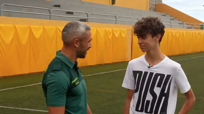Un Guardia Civil exento de servicio auxilia y salva la vida a un jugador juvenil del C.D. Becerril en pleno partido Un Guardia Civil exento de servicio auxilia y salva la vida a un jugador juvenil del C.D. Becerril en pleno partido