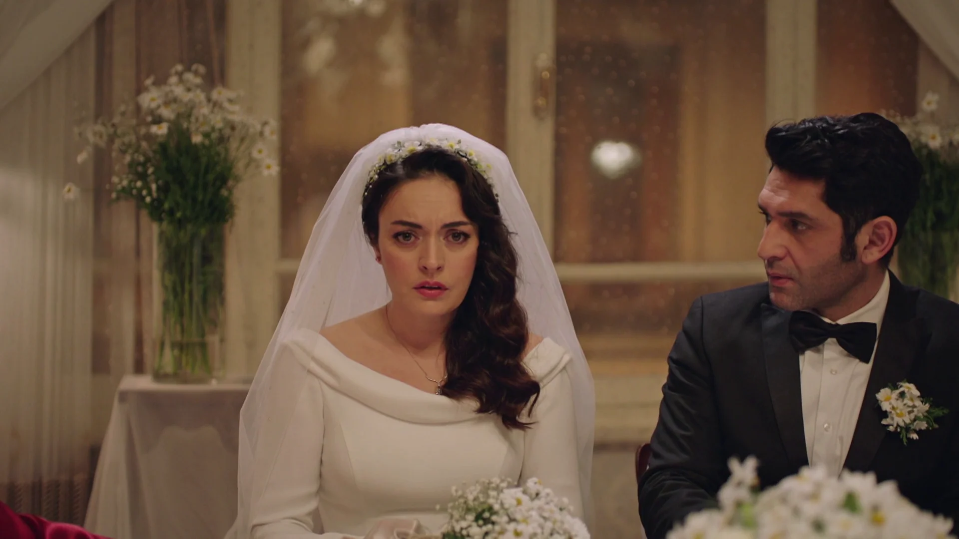 ¡Se cancela la boda!: Safiye decide no casarse con Naci al ver que Han no llega a tiempo a estar en el que iba a ser el día más feliz de su vida ¡Se cancela la boda!: Safiye decide no casarse con Naci al ver que Han no llega a tiempo a estar en el que iba a ser el día más feliz de su vida