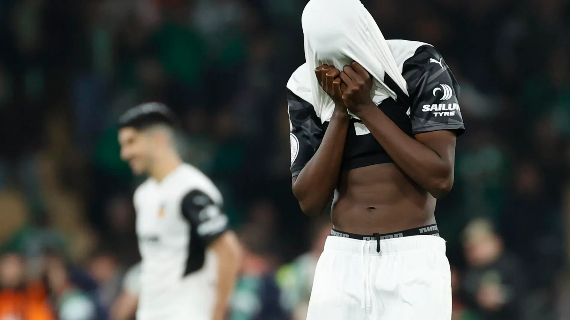 Musah tras fallar su penalti en la final de Copa del Rey contra el Betis