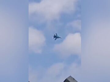 El vídeo de un avión ruso estrellándose en Járkov tras varios segundos girando sin control en el aire