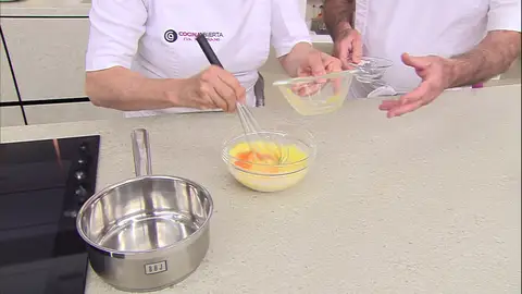 Elabora la crema de yema Elabora la crema de yema
