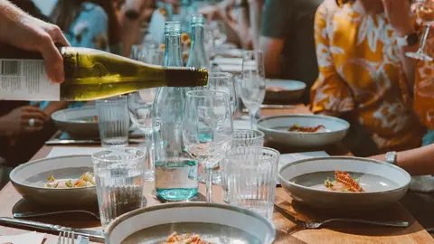 Una comida con vino Una comida con vino