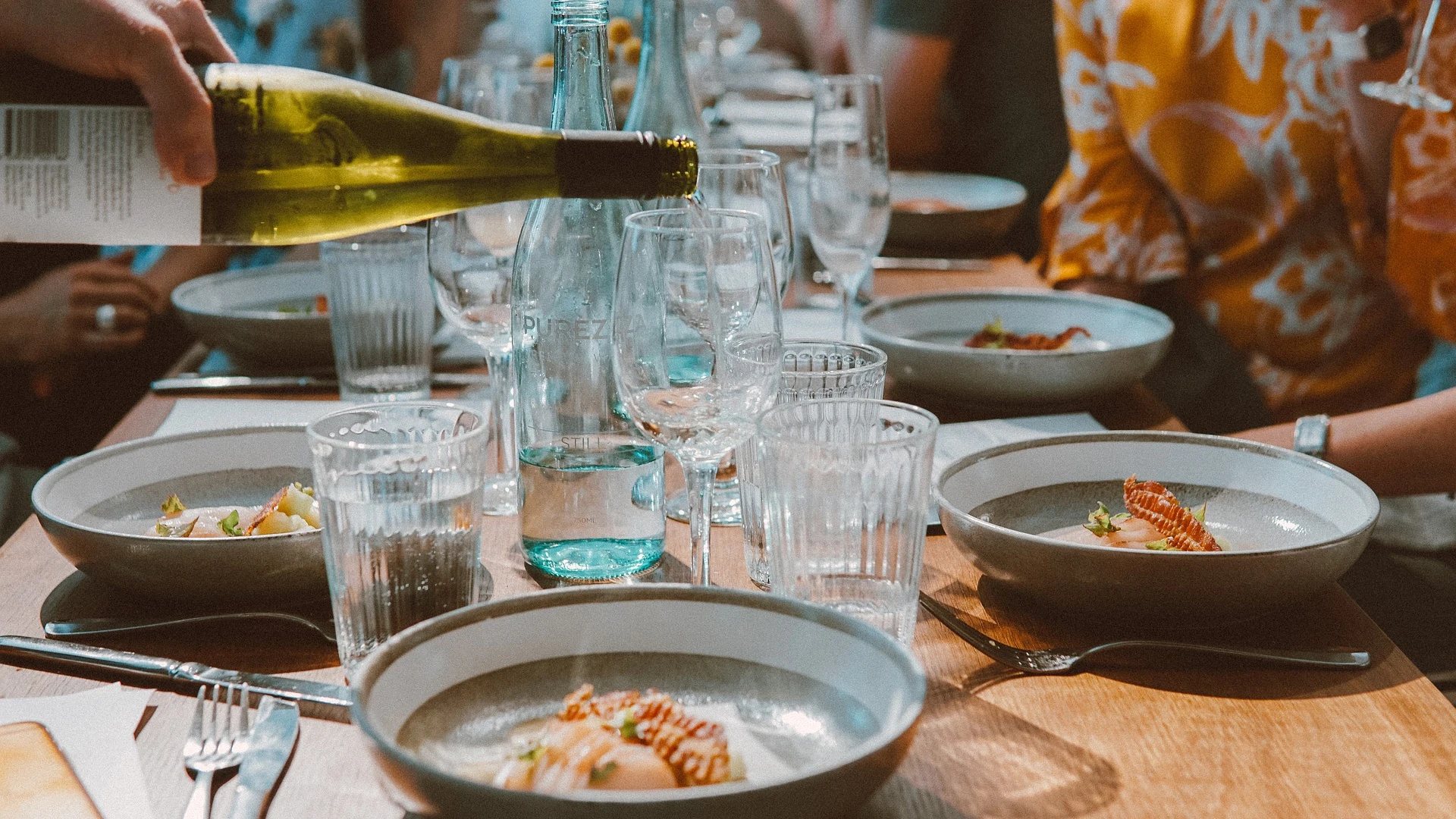 Una comida con vino Una comida con vino