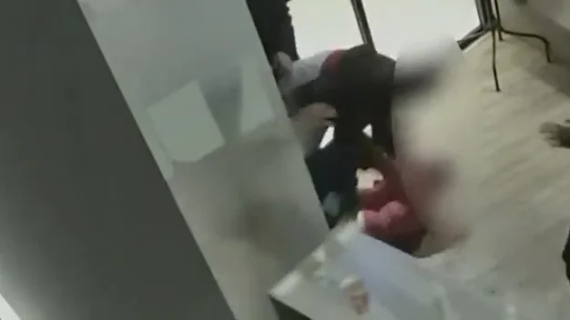 Brutal paliza a dos j&oacute;venes en Ordes que terminaron con cortes en el rostro y hematomas