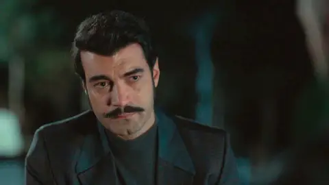 Demir reconoce sus grandes errores a Fekeli: “Por eso Züleyha nunca me ha querido” Demir reconoce sus grandes errores a Fekeli: “Por eso Züleyha nunca me ha querido”