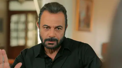 La propuesta de Fekeli para resolver la situación de Yilmaz: “Müjgan y Kerem vivirán conmigo” La propuesta de Fekeli para resolver la situación de Yilmaz: “Müjgan y Kerem vivirán conmigo”