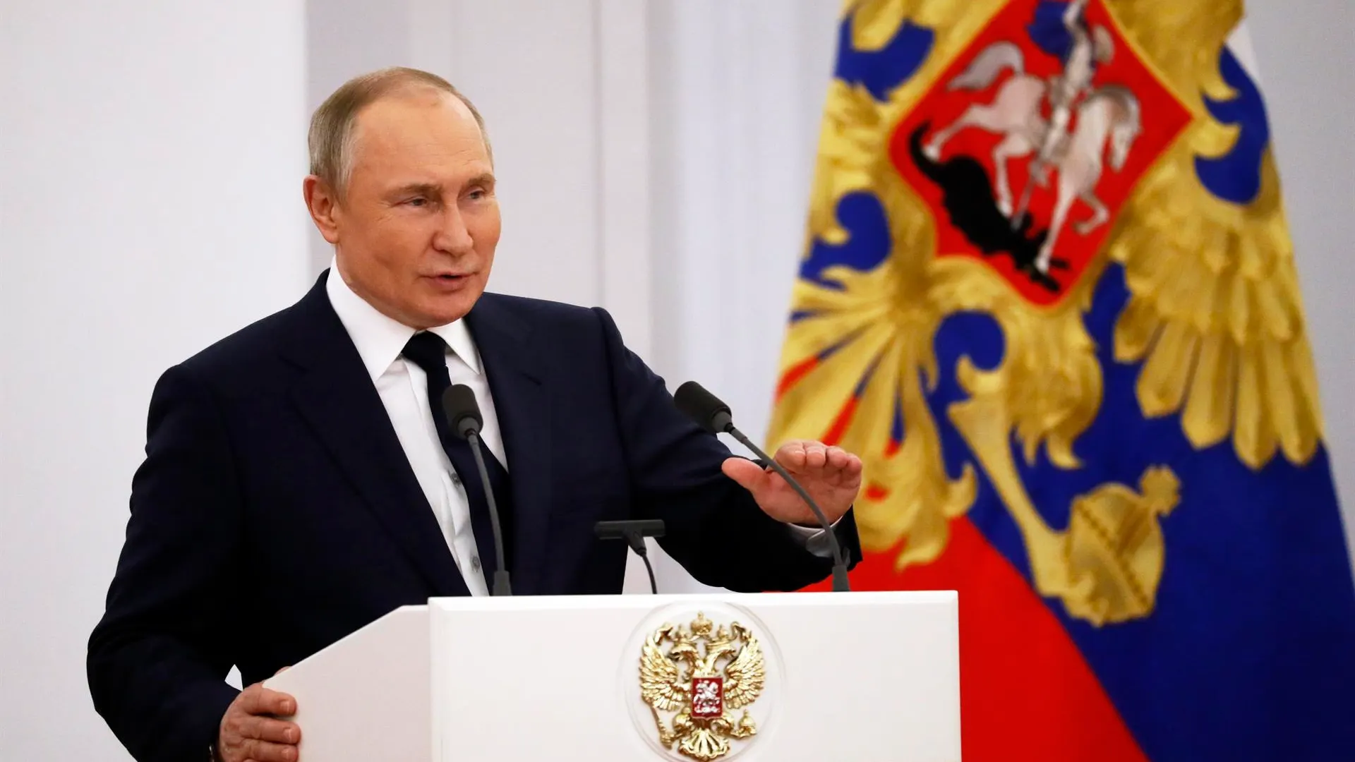 Vladímir Putin ante el Consejo de Parlamentarios en San Petersburgo Vladímir Putin ante el Consejo de Parlamentarios en San Petersburgo