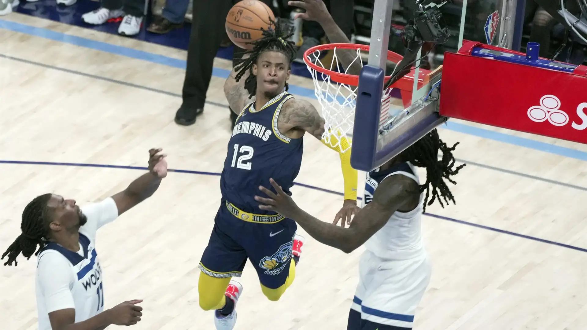 El colosal mate de Ja Morant en el tercer cuarto El colosal mate de Ja Morant en el tercer cuarto