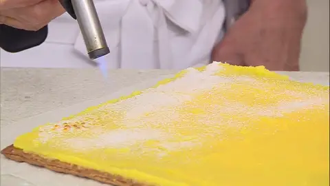 Quema el azúcar con un soplete Quema el azúcar con un soplete