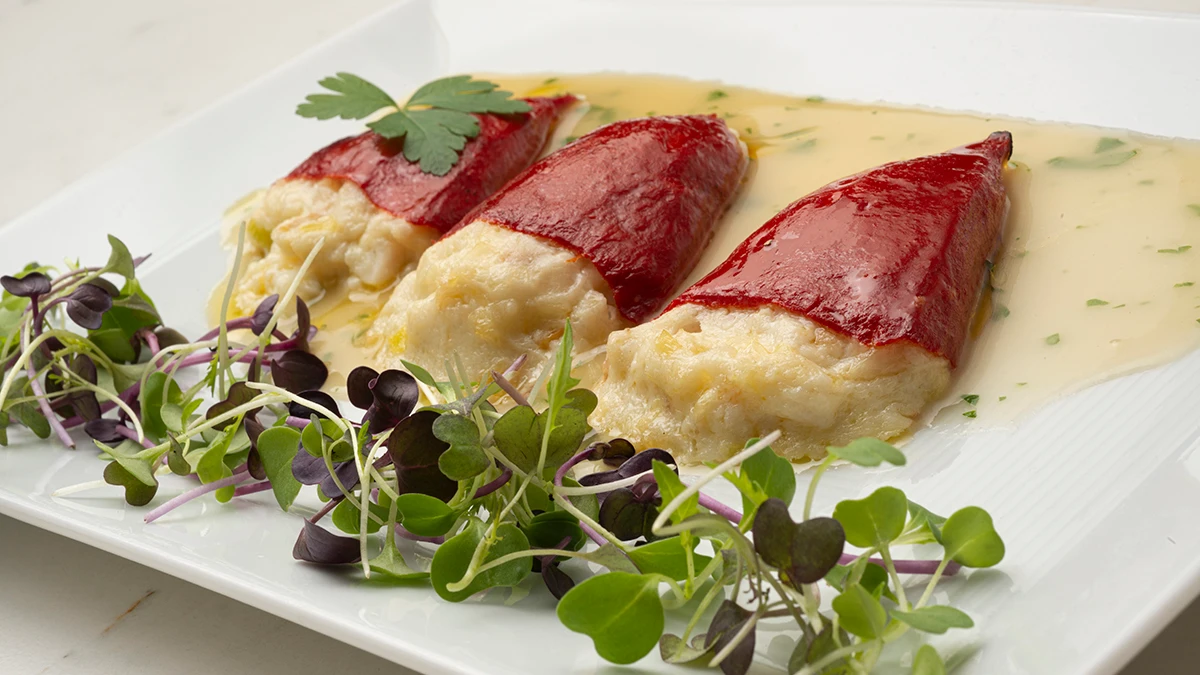 Arguiñano homenajea a su hijo con la receta de pimientos rellenos de merluza Arguiñano homenajea a su hijo con la receta de pimientos rellenos de merluza