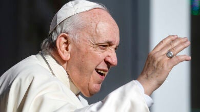 El Papa pide que se trate mejor a las suegras y a estas, que tengan 